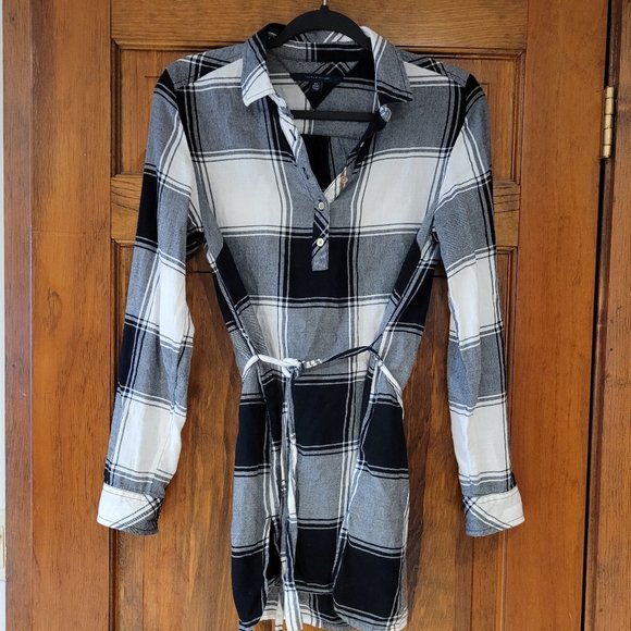 Black and White Plaid Flannel Tommy Hilfiger XS with Tie Back - Picture 1 of 4